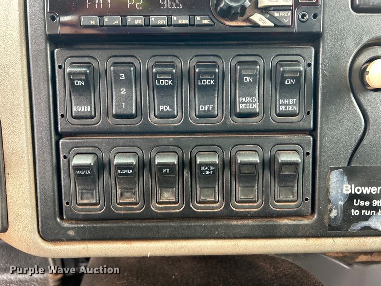 image for item EG0835 2012 International  7600 vacuum truck