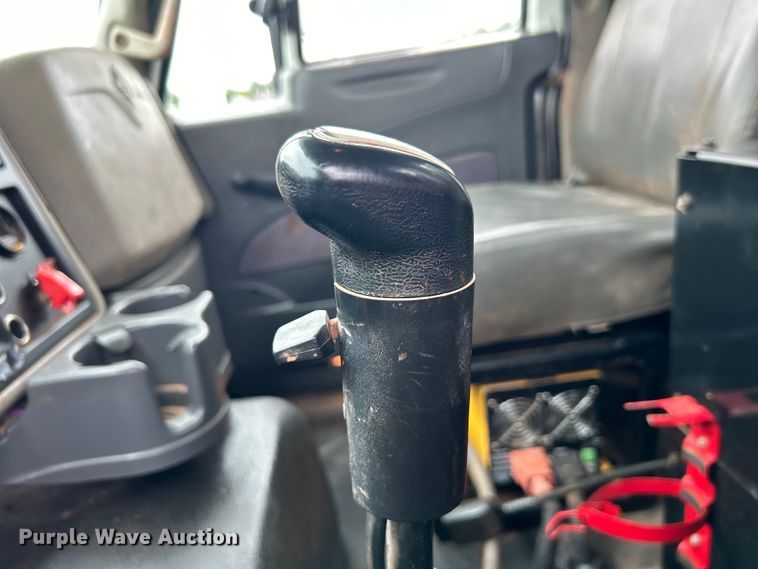 image for item EG0835 2012 International  7600 vacuum truck