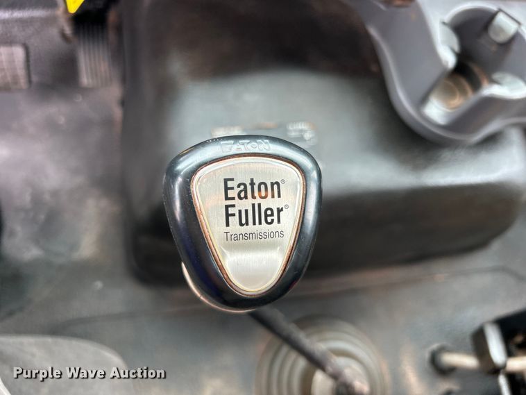 image for item EG0835 2012 International  7600 vacuum truck
