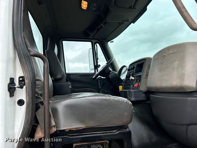 image for item EG0835 2012 International  7600 vacuum truck