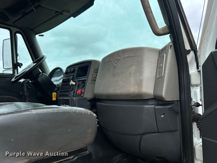 image for item EG0835 2012 International  7600 vacuum truck
