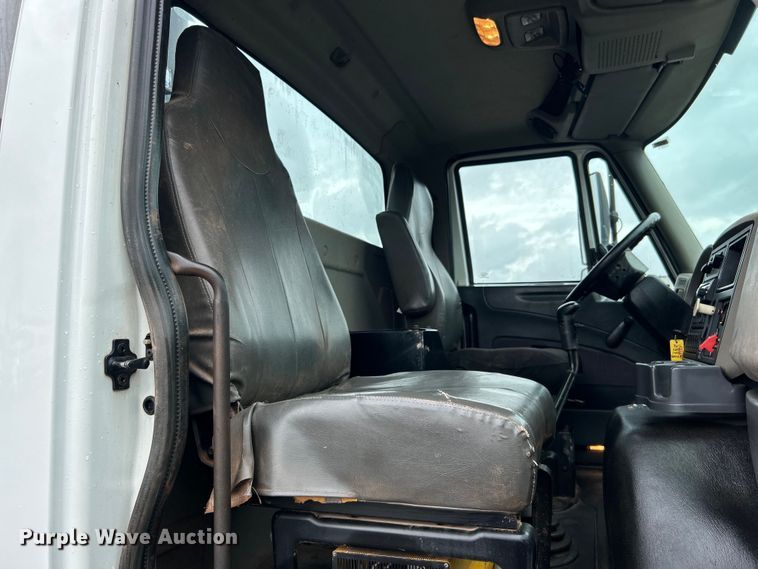 image for item EG0835 2012 International  7600 vacuum truck