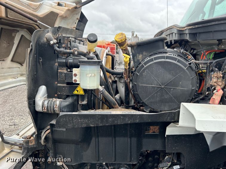 image for item EG0835 2012 International  7600 vacuum truck