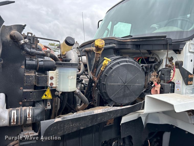 image for item EG0835 2012 International  7600 vacuum truck