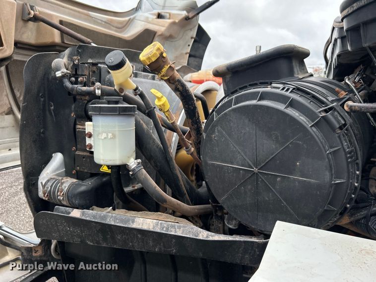 image for item EG0835 2012 International  7600 vacuum truck
