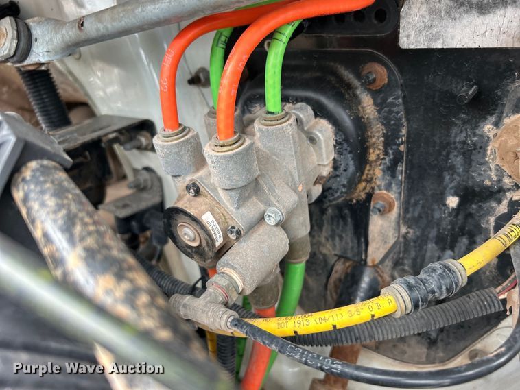 image for item EG0835 2012 International  7600 vacuum truck