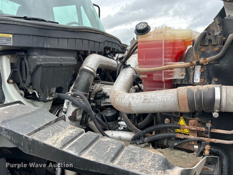 image for item EG0835 2012 International  7600 vacuum truck