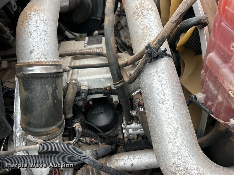 image for item EG0835 2012 International  7600 vacuum truck