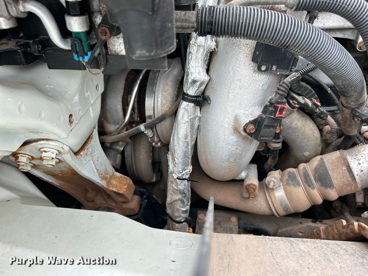 image for item EG0835 2012 International  7600 vacuum truck