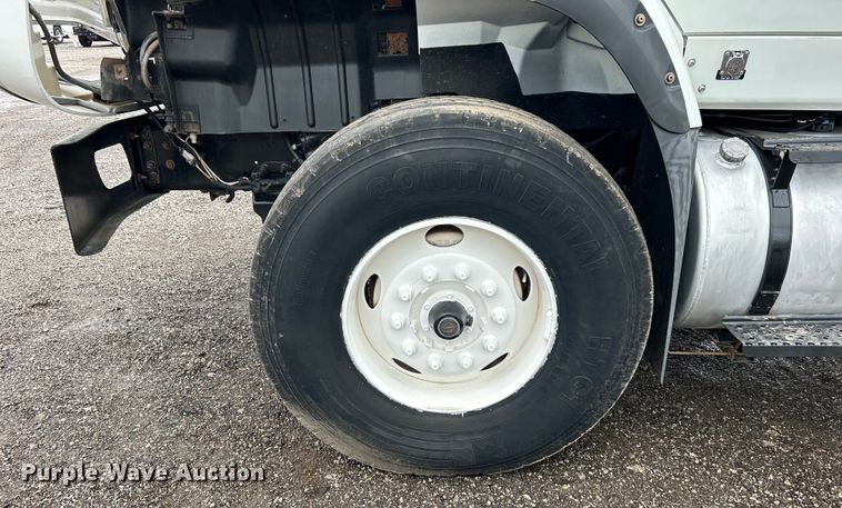 image for item EG0835 2012 International  7600 vacuum truck