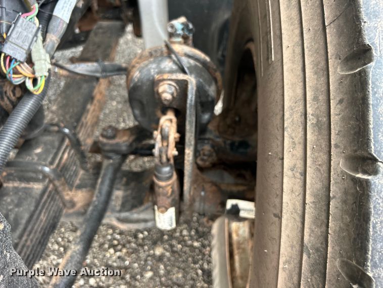 image for item EG0835 2012 International  7600 vacuum truck