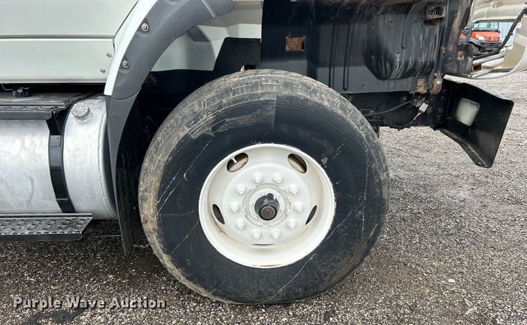 image for item EG0835 2012 International  7600 vacuum truck