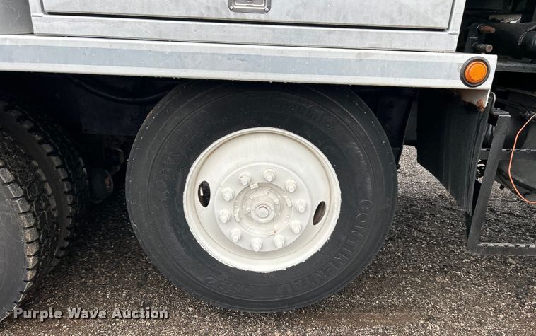 image for item EG0835 2012 International  7600 vacuum truck