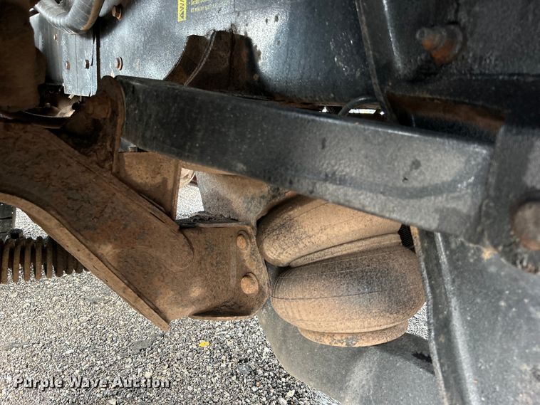 image for item EG0835 2012 International  7600 vacuum truck