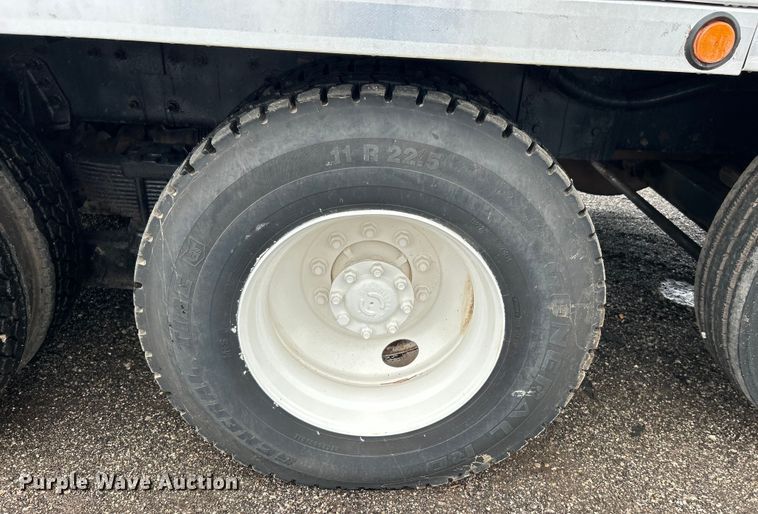 image for item EG0835 2012 International  7600 vacuum truck