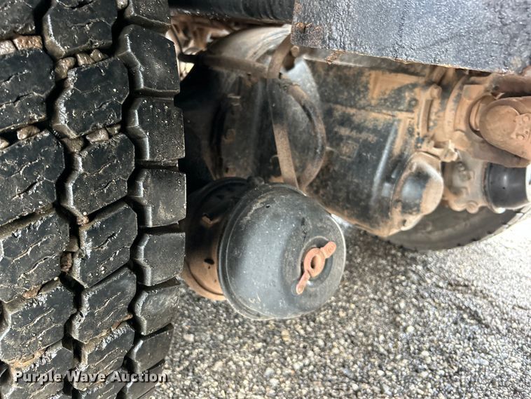 image for item EG0835 2012 International  7600 vacuum truck