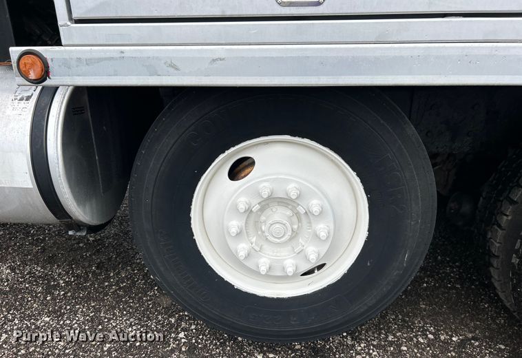 image for item EG0835 2012 International  7600 vacuum truck