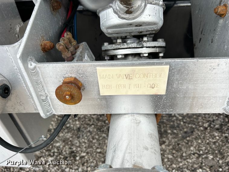 image for item EG0838 2012 Freightliner  Business Class M2 fuel truck