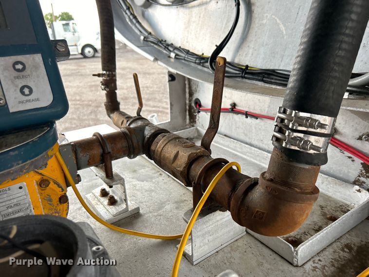 image for item EG0838 2012 Freightliner  Business Class M2 fuel truck