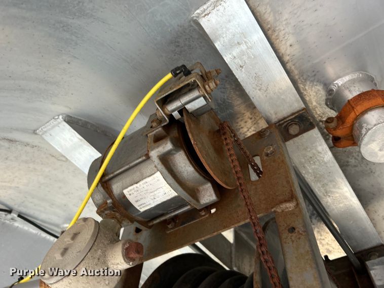 image for item EG0838 2012 Freightliner  Business Class M2 fuel truck