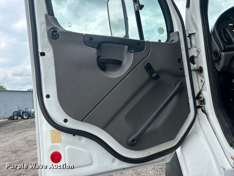 image for item EG0841 2012 Freightliner  Businesss Class M2 dump truck