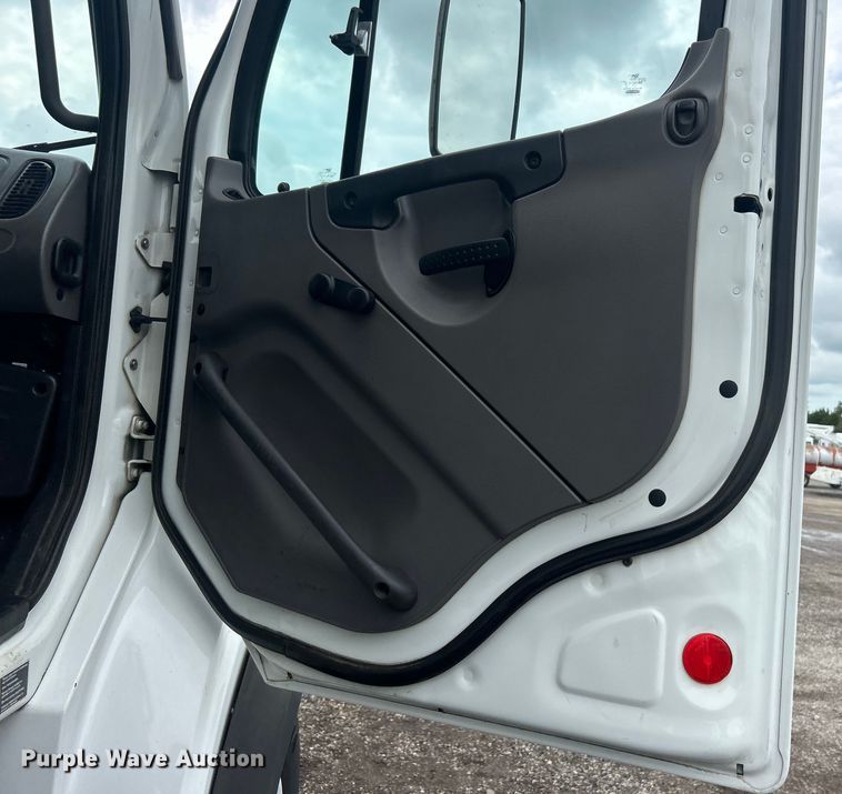 image for item EG0841 2012 Freightliner  Businesss Class M2 dump truck