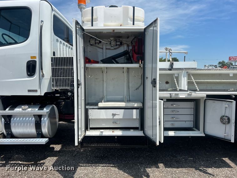 image for item EG0861 2010 Freightliner  Business Class M2 utility / service truck