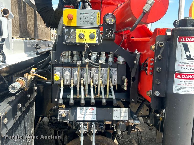 image for item EG0861 2010 Freightliner  Business Class M2 utility / service truck