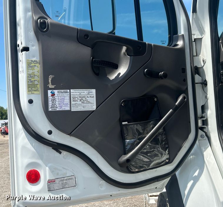 image for item EG0861 2010 Freightliner  Business Class M2 utility / service truck