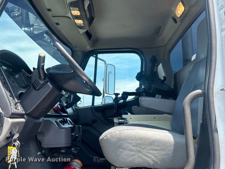 image for item EG0861 2010 Freightliner  Business Class M2 utility / service truck