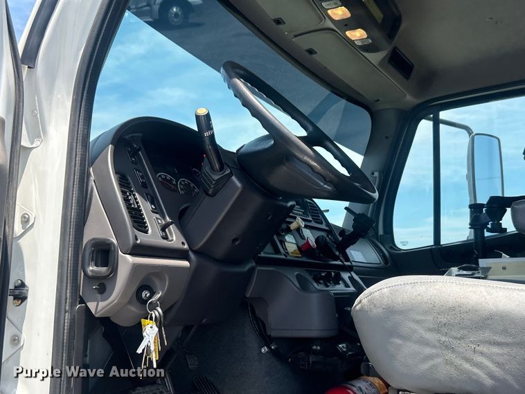 image for item EG0861 2010 Freightliner  Business Class M2 utility / service truck