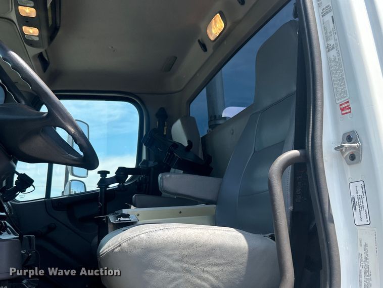 image for item EG0861 2010 Freightliner  Business Class M2 utility / service truck