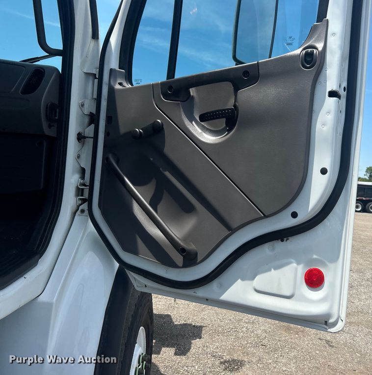 image for item EG0861 2010 Freightliner  Business Class M2 utility / service truck