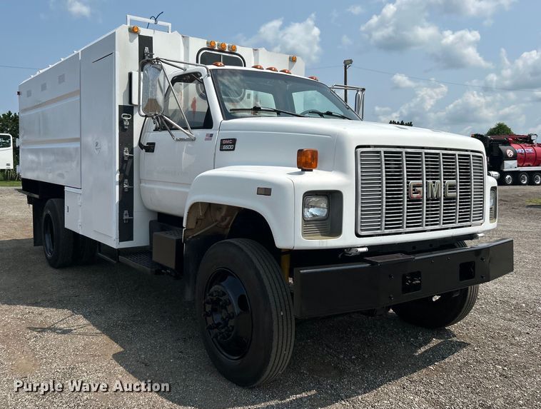 image for item EG0882 2000 GMC C6500 chipper truck
