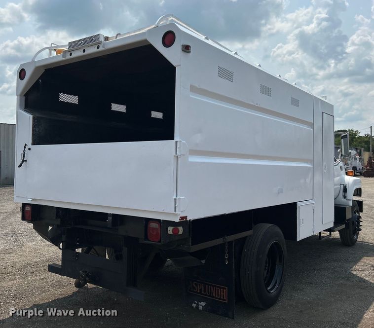 image for item EG0882 2000 GMC C6500 chipper truck