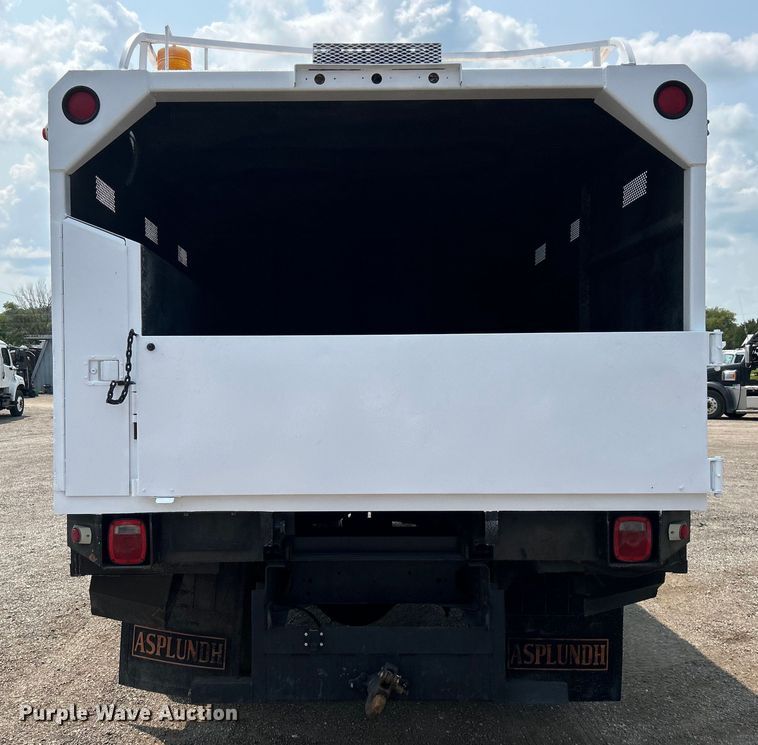 image for item EG0882 2000 GMC C6500 chipper truck