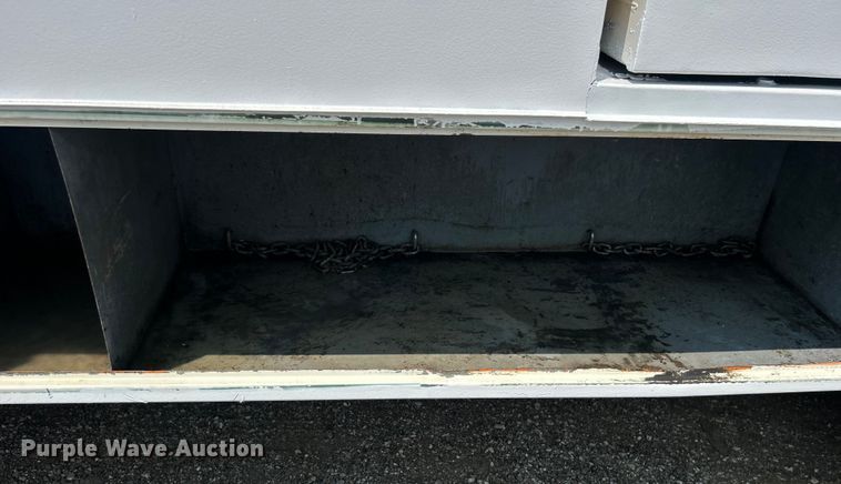 image for item EG0882 2000 GMC C6500 chipper truck