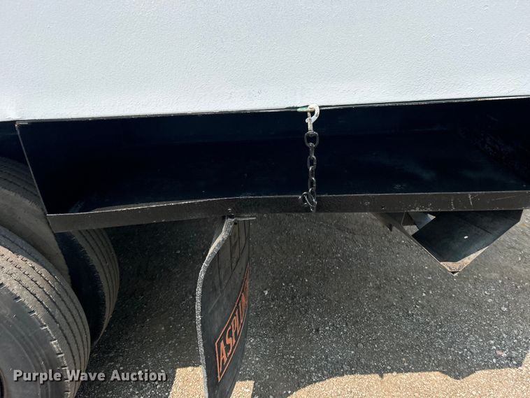 image for item EG0882 2000 GMC C6500 chipper truck