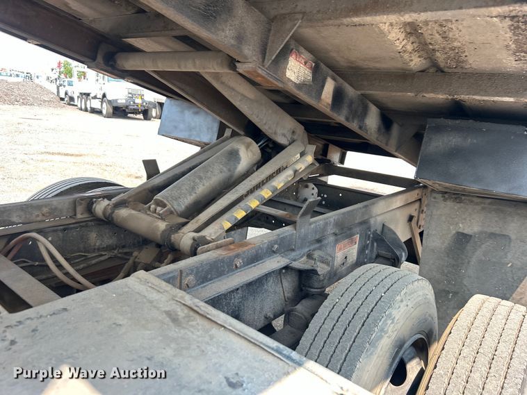 image for item EG0882 2000 GMC C6500 chipper truck