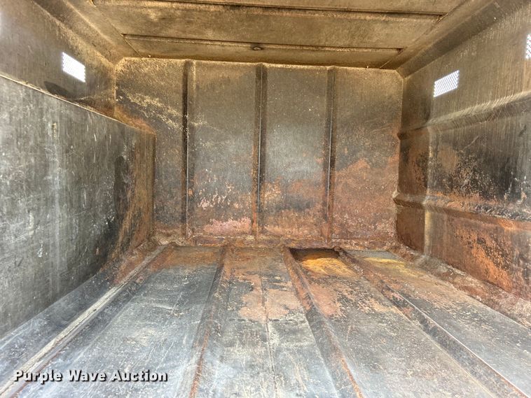 image for item EG0882 2000 GMC C6500 chipper truck