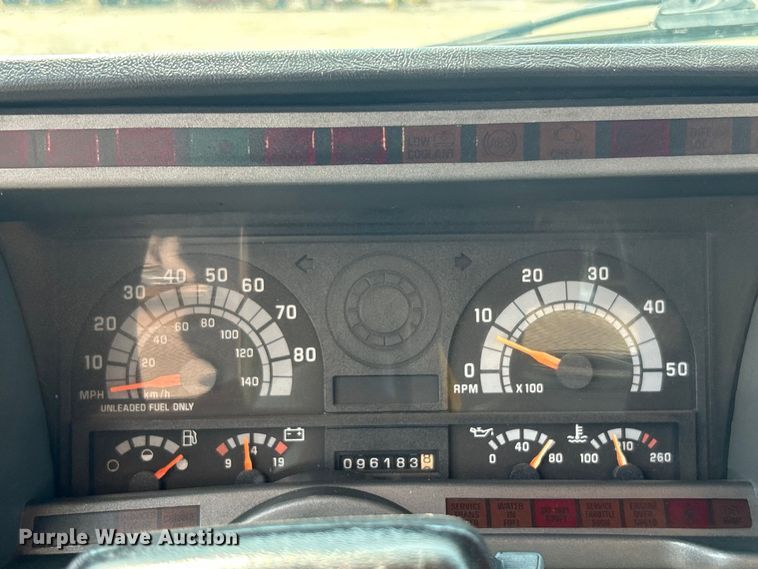 image for item EG0882 2000 GMC C6500 chipper truck