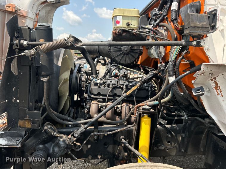 image for item EG0882 2000 GMC C6500 chipper truck