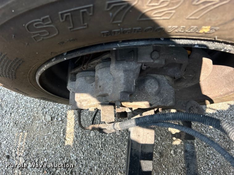 image for item EG0882 2000 GMC C6500 chipper truck