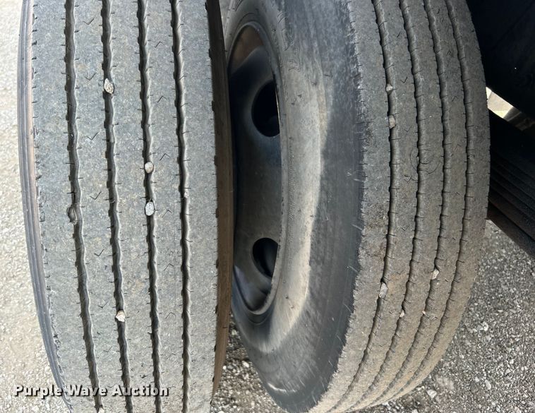 image for item EG0882 2000 GMC C6500 chipper truck