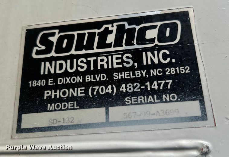 image for item EG0882 2000 GMC C6500 chipper truck