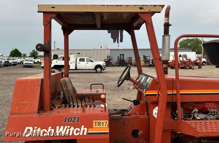 image for item EG0884 1998 Ditch Witch 7610 trencher