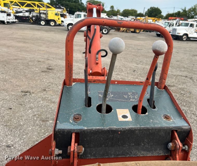 image for item EG0884 1998 Ditch Witch 7610 trencher