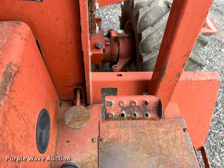 image for item EG0884 1998 Ditch Witch 7610 trencher