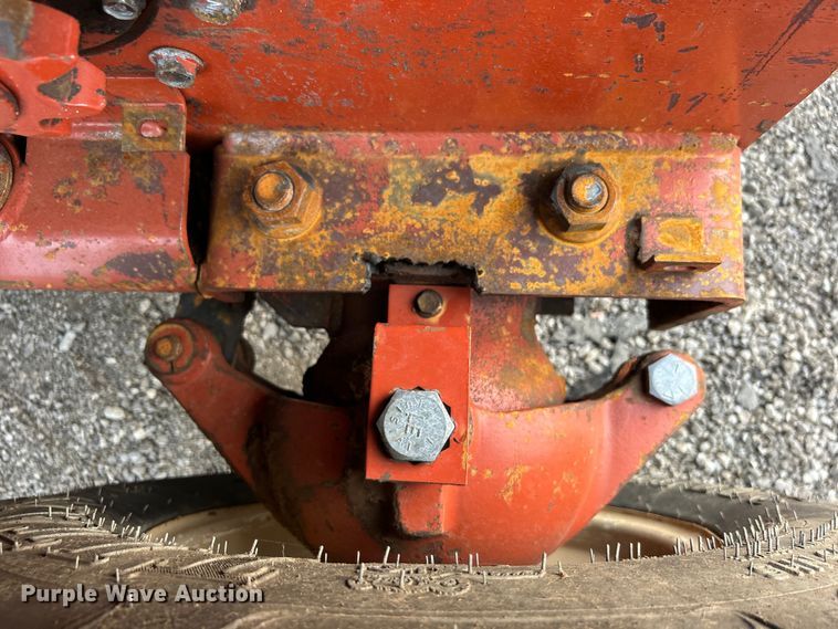 image for item EG0884 1998 Ditch Witch 7610 trencher