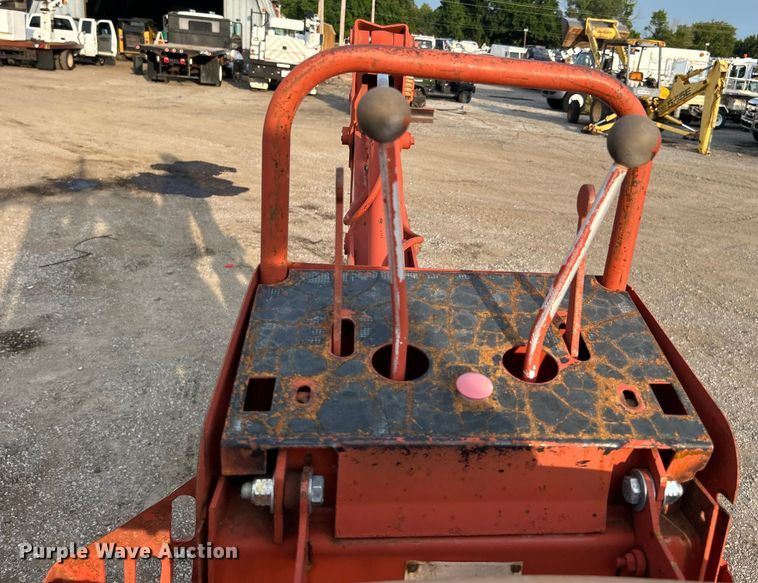 image for item EG0885 1997 Ditch Witch 7610 trencher